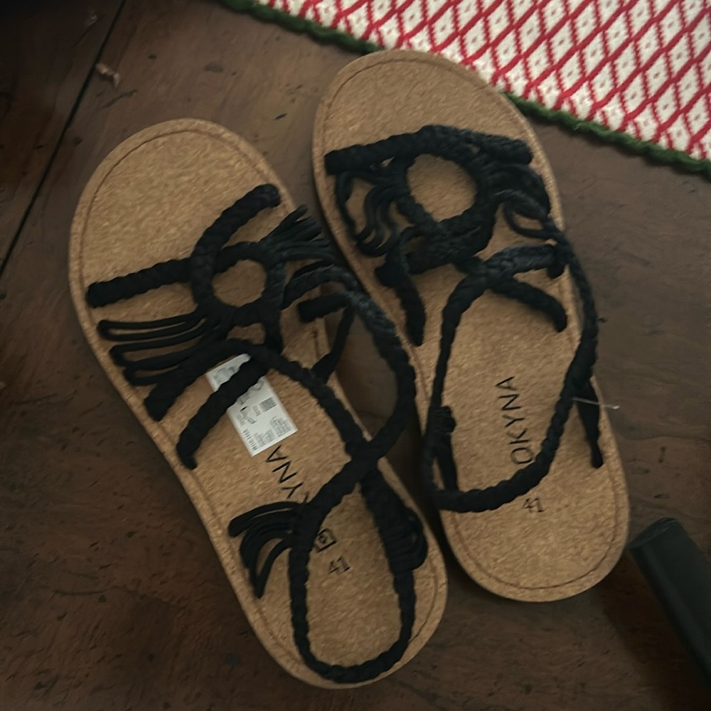 BOKYNA Sandals new